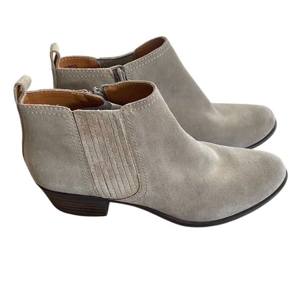 NEW Lucky Brand Women's Taupe Suede Leather Ankle Bootie Size 8.5 Zip Closure - Picture 1 of 9